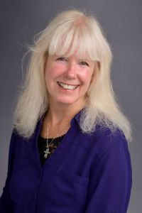 Holly Waldenmyer headshot